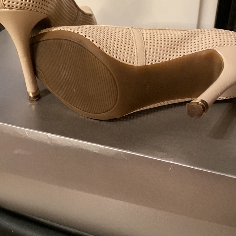 Guess - Picture 5 of 6